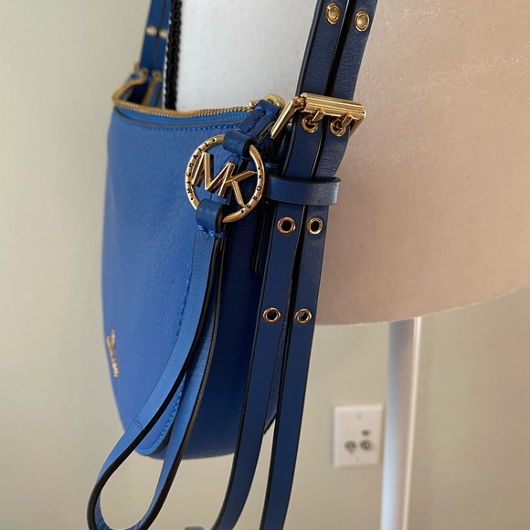 Michael Kors messenger crossbody - Picture 4 of 7